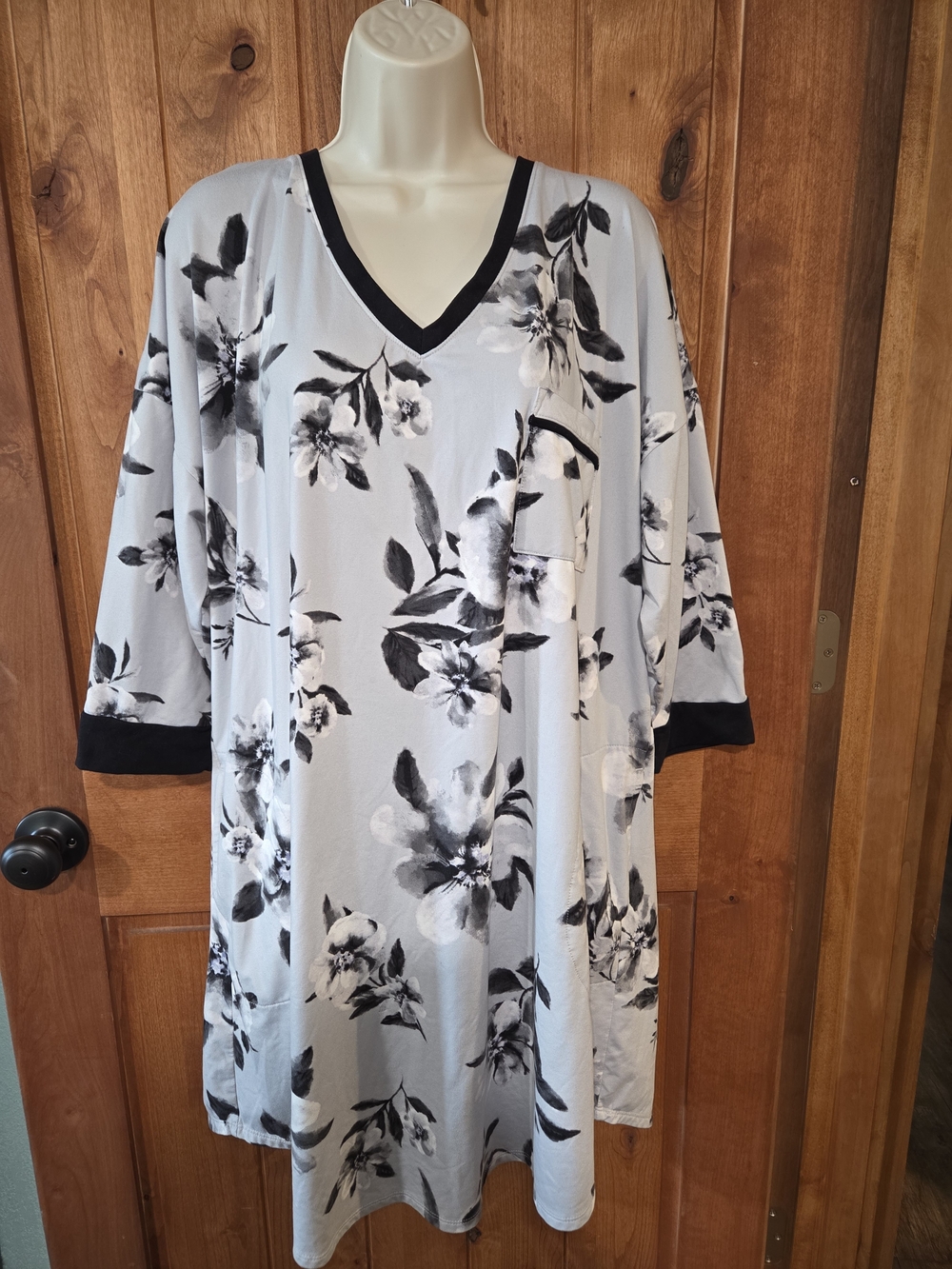 Simply Vera Vera Wang Light Gray Floral V-Neck Sleep Shirt